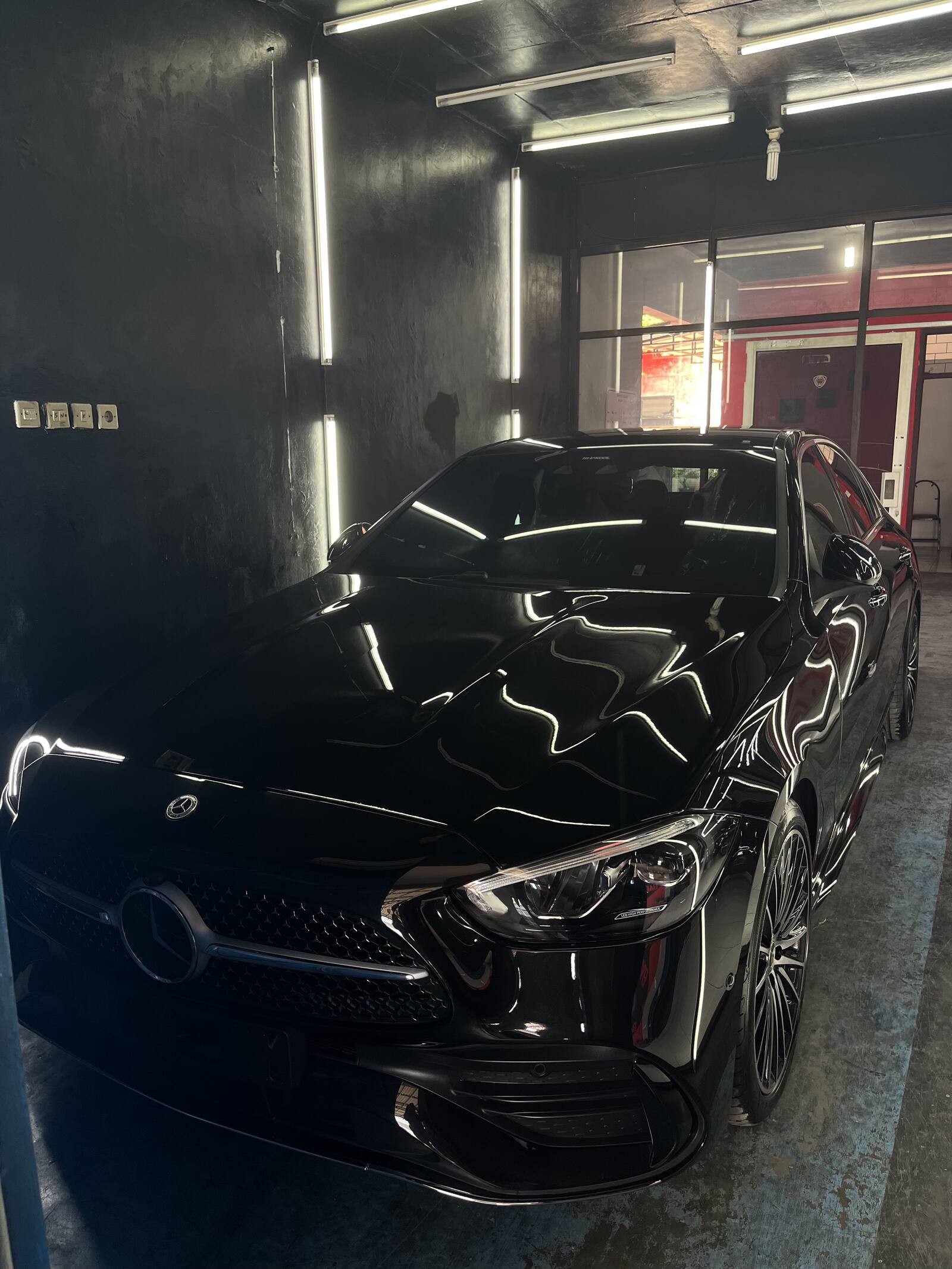 Honda Civic putih hasil perawatan Barracuda di workshop Yogyakarta